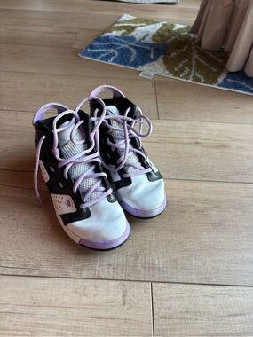 Jordan Kids High-Top Sneakers in Black, White & Light Purple